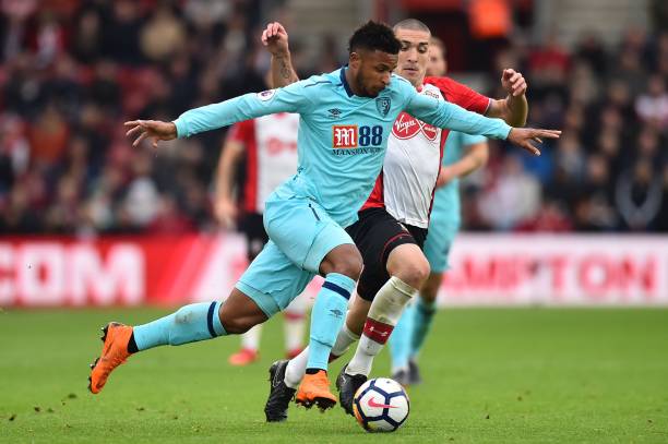 确保她在比 确保她在比